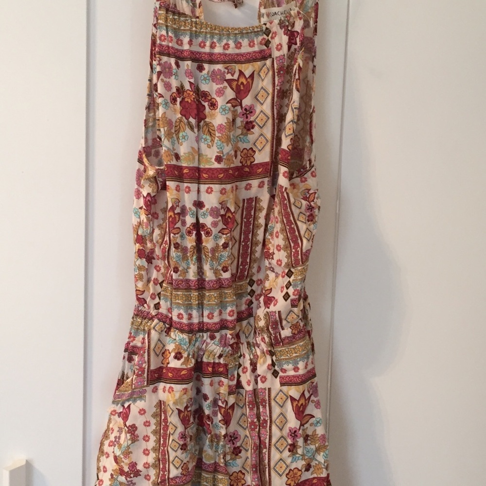 Coachella floral romper with open back - Picture 2 of 5